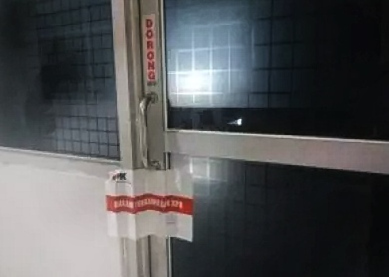 Salah satu ruangan Kabid BPPD Sidoarjo disegel KPK. (Foto: Ahaddiini HM/jatimnow.com