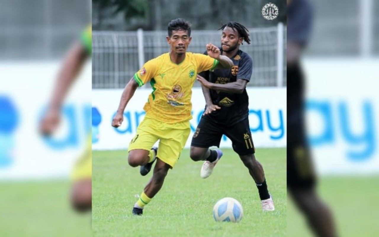 Pemain Perseta 1970 Tulungagung saat melawan Persewangi di babak 16 besar. (Foto: Instagram@perseta1970 for jatimnow.com)