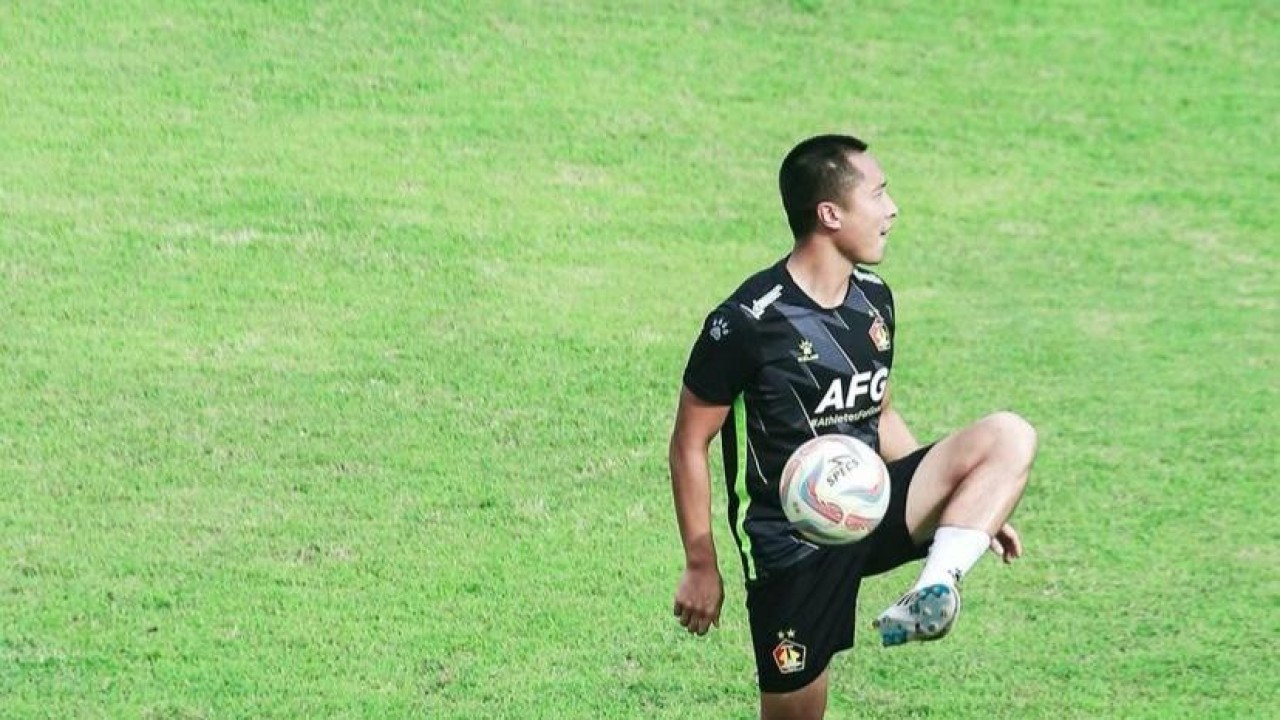 Kapten Persik Kediri Arthur Irawan dalam latihan rutin di Stadion Brawijaya Kediri. (Foto : Persik Kediri for jatimnow.com)