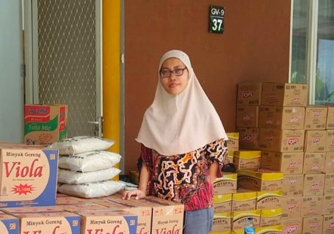 Weni, salah satu distributor sembaki di Trosobo Sidoarjo. (Foto: Ahaddiini HM/jatimnow.com)