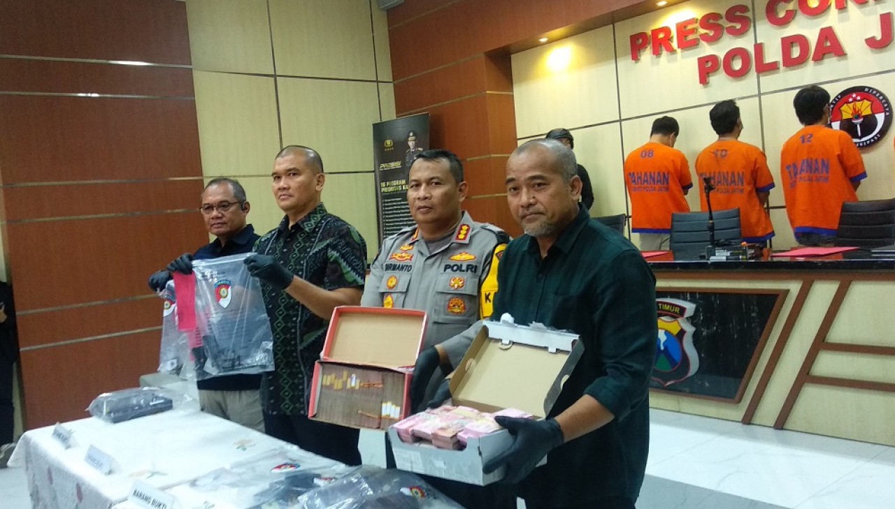 Rilis kasus pengungkapan penembakan warga Sampang. (Foto: Haryo Agus/jatimnow.com)