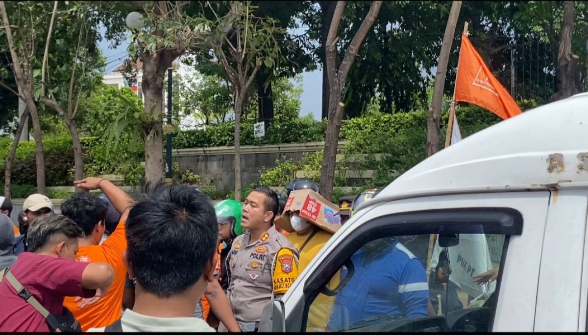 Buruh Putar Balik Usai Cekcok, Kasat Lantas Polrestabes Surabaya: Mungkin Merasa Diintimidasi
