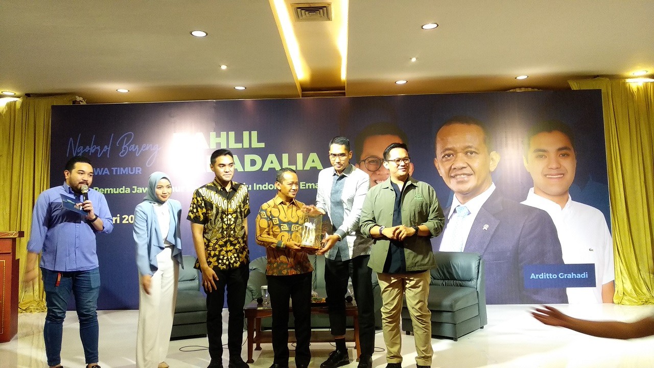 Menteri Investasi Bahlil Lahadalia saat menghadiri acara Ngobrol Bareng Lahadalia di Gedung Srijaya Building, Jalan Mayjen Sungkono, Surabaya (Foto: Haryo Agus/jatimnow.com)