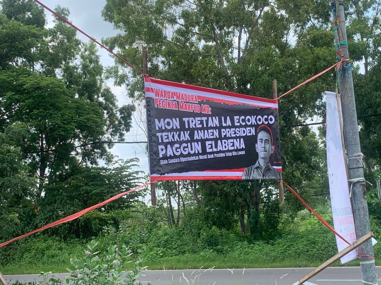 24 Spanduk Berisi Ujaran Kebencian pada Cawapres Gibran di Bangkalan Ditertibkan