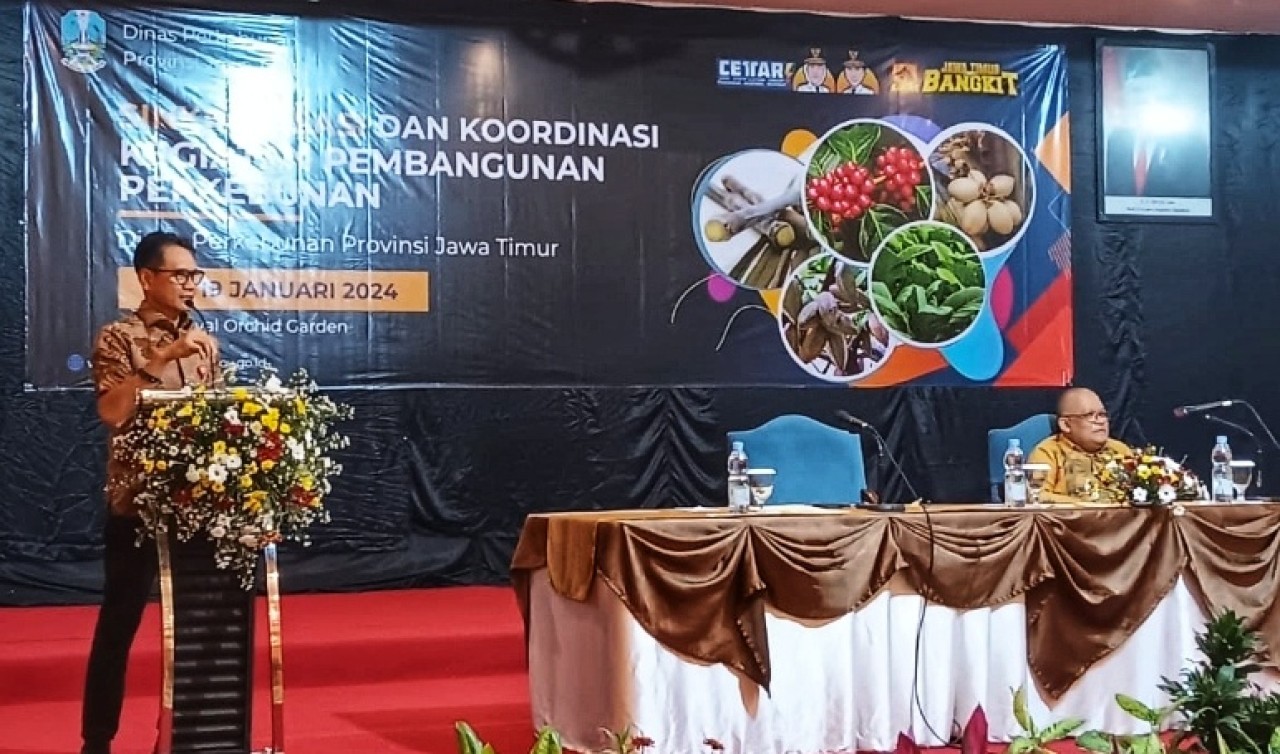 Kepala Disbun Jatim Heru Suseno saat memberi pengarahan dalam Rapat Sinkronisasi dan Koordinasi Kegiatan Pembangunan Perkebunan di Kota Batu (Foto: Disbun Jatim for jatimnow.com)