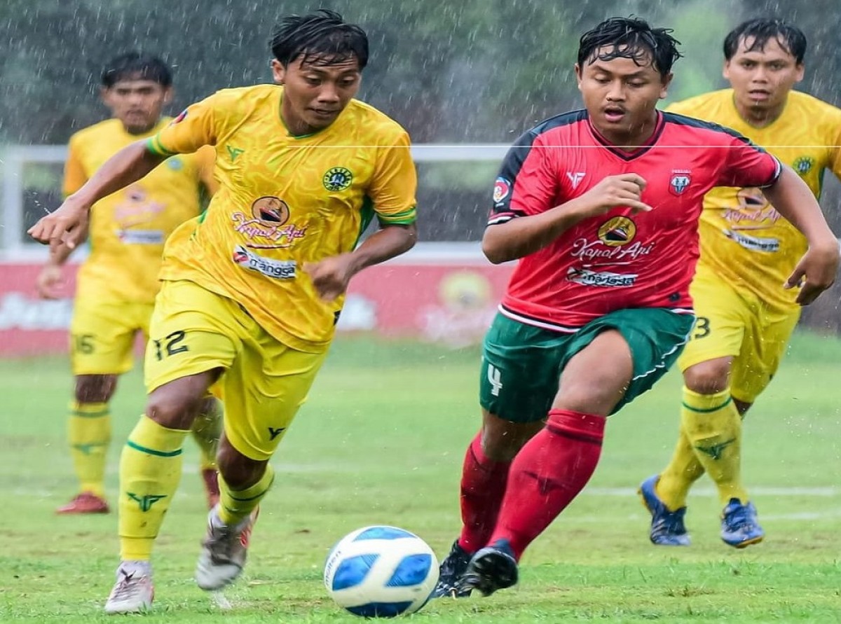 Pemain Perseta Tulungagung 1970 saat melawan Persiga Trenggalek. (Foto: instagram.com@perseta1970)