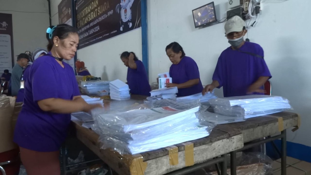 KPU Tulungagung Gunakan Pelipat Surat Suara Profesional, Dinilai Lebih Efektif