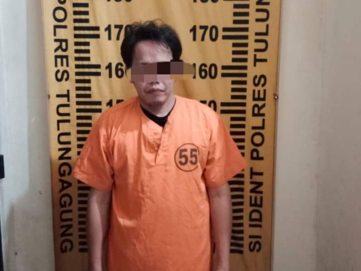 Tersangka saat ditahan polisi. (Foto: Dok Polres Tulungagung/jatimnow.com)