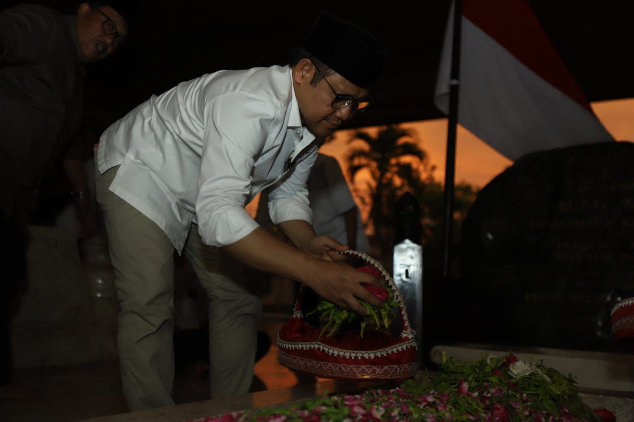 Cak Imin saat berziarah ke makam Bung Karno. (Foto: Bramanta Pamungkas/jatimnow.com)