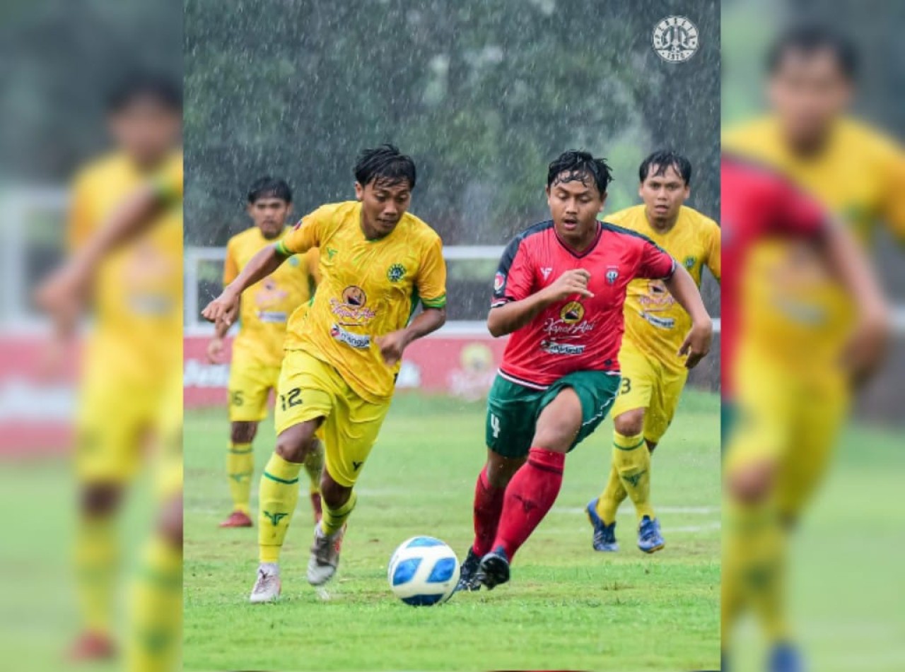 Pemain Perseta Tulungagung 1970 saat bertanding di babak 16 besar. (Foto: Instagram@perseta1970)