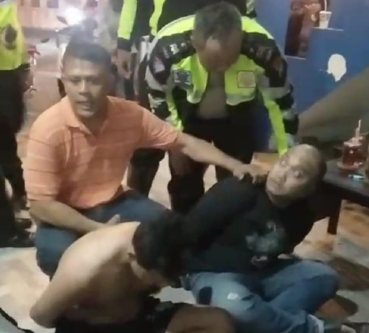 Kedua pengedar pil double L yang diamankan Satlantas Polres Tulungagung. (Foto: Polres Tulungagung