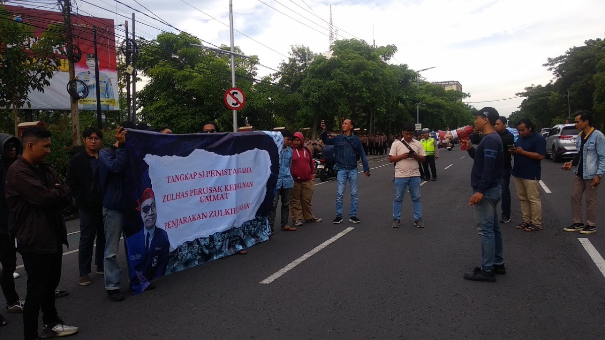 Persatuan Aliansi Jatim menggelar unjuk rasa di depan Mapolda Jatim (Haryo Agus/jatimnow.com)