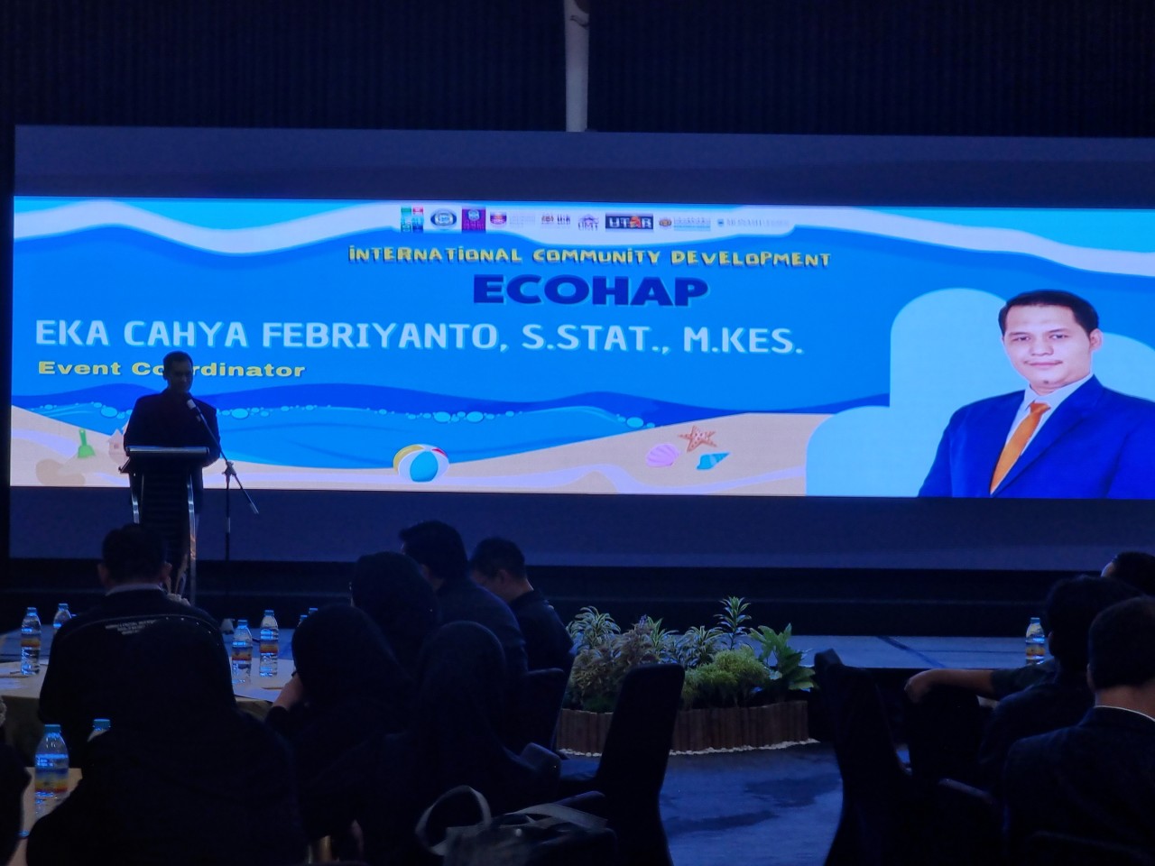 Dosen FKM Unair Eka Cahya Febriyanto saat menyampaikan sambutannya. (Foto: Eka for jatimnow.com)