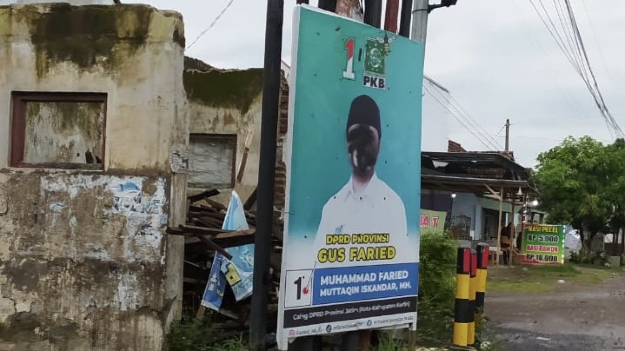 Baliho milik Muhammad Faried Muttaqin Iskandar yang jadi korban vandalisme. (Foto: Tim Gus Faried for jatimnow.com)