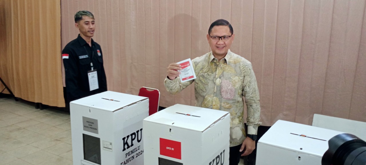 Pj Wali Kota Batu Ikuti Coblosan Pemilu 2024, Pastikan Berjalan Lancar dan Aman