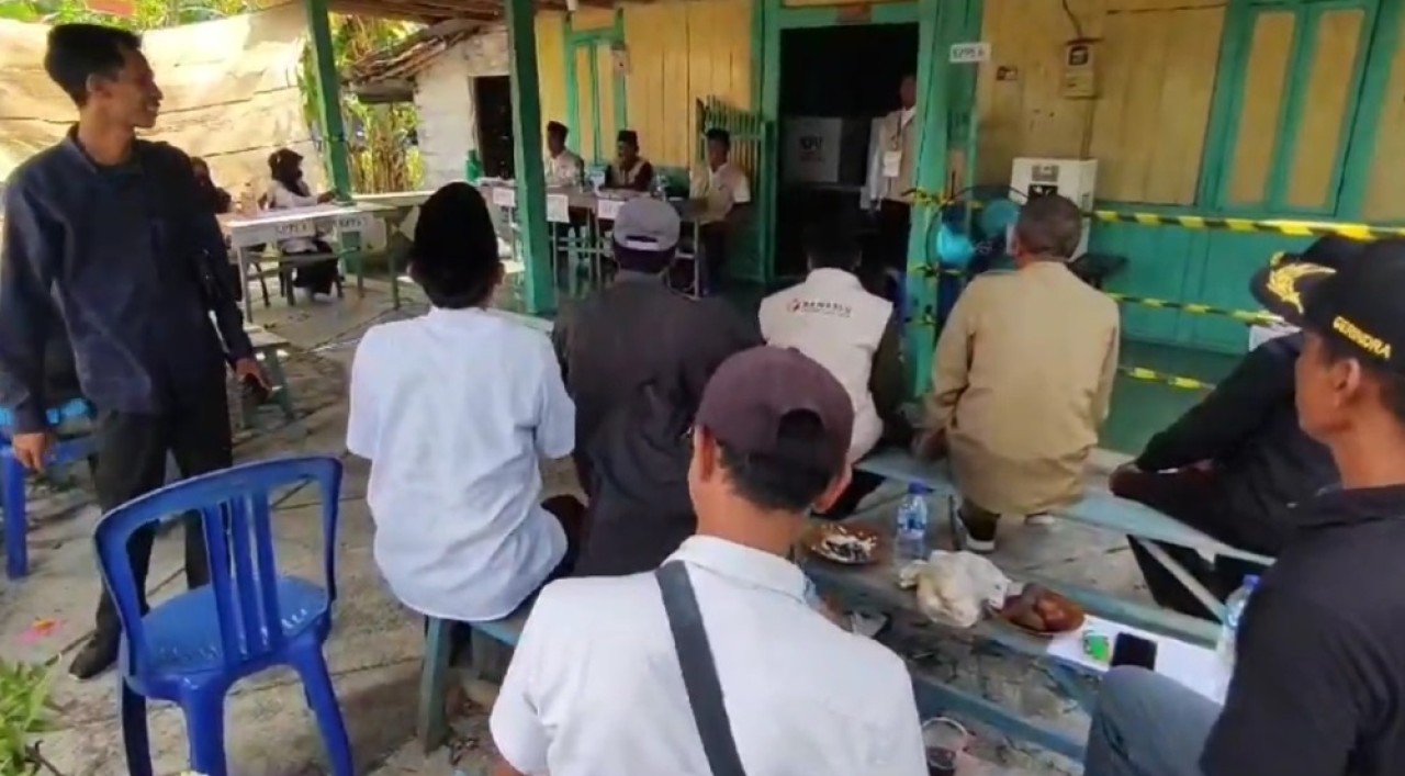 Suasana coblosan ulang di Desa Wanar, Kecamatan Pucuk, Lamongan. (Foto: Adyad Ammy Iffansah/jatimnow.com)