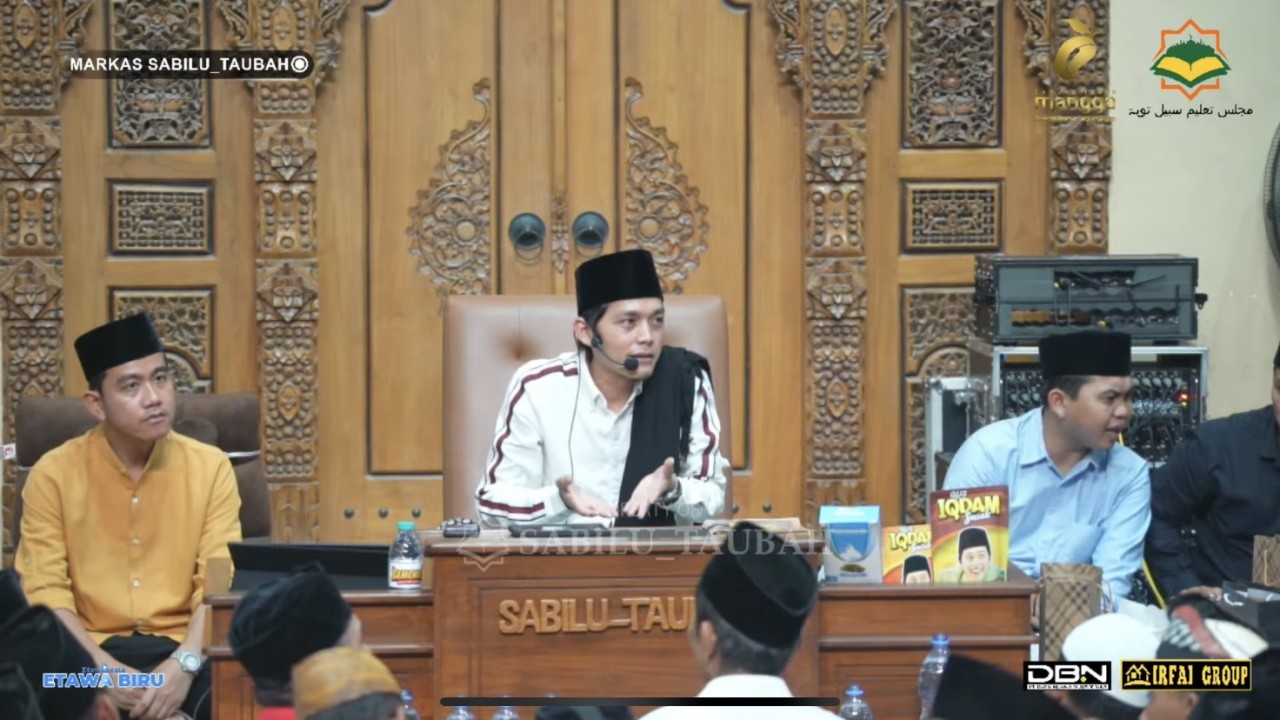 Gibran saat hadir di pengajian Gus Iqdam. (Foto: Tangkapan layar YouTube Gus Iqdam Official)