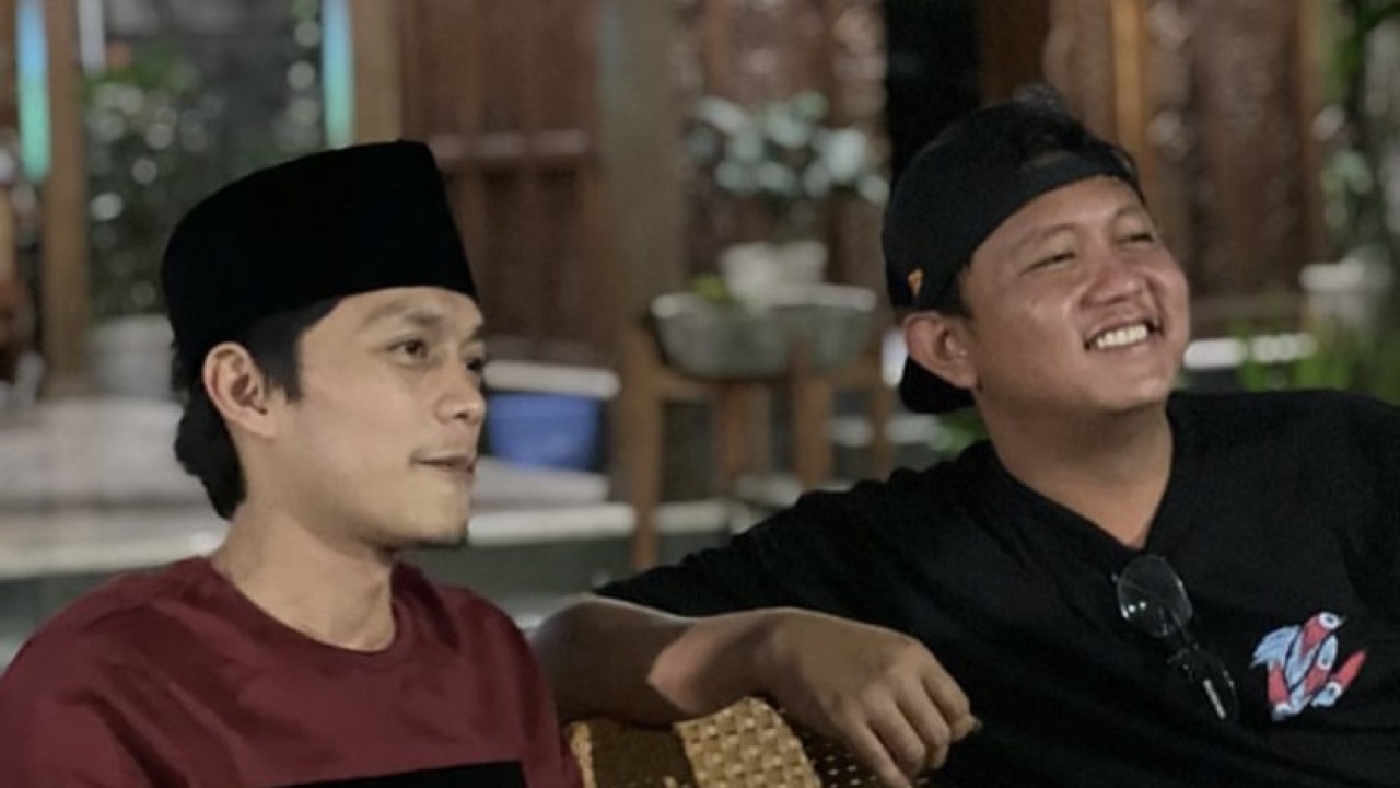 Gus Iqdam dan Denny Caknan. (Foto: Instagram @iqdammuhammad_)