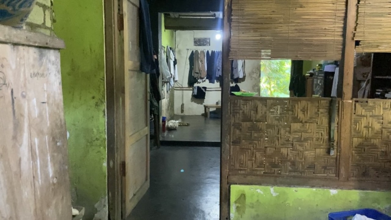 Kamar tersangka dan korban di PPTQ Al Hanifiyyah Kediri. (Foto: Yanuar Dedy/jatimnow.com)