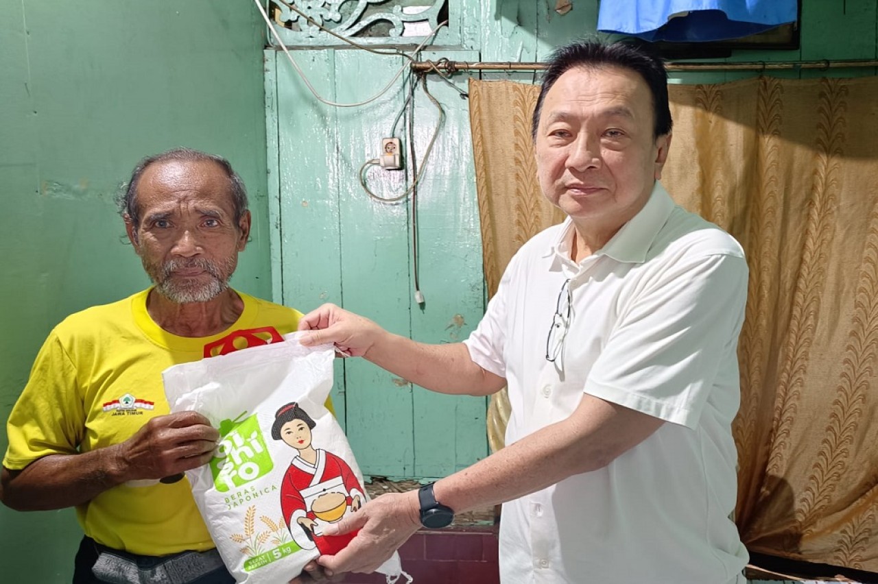 Aksi bakti sosial di Jalan Dapuan Baru Surabaya. (Foto: Haryo Agus/jatimnow.com)