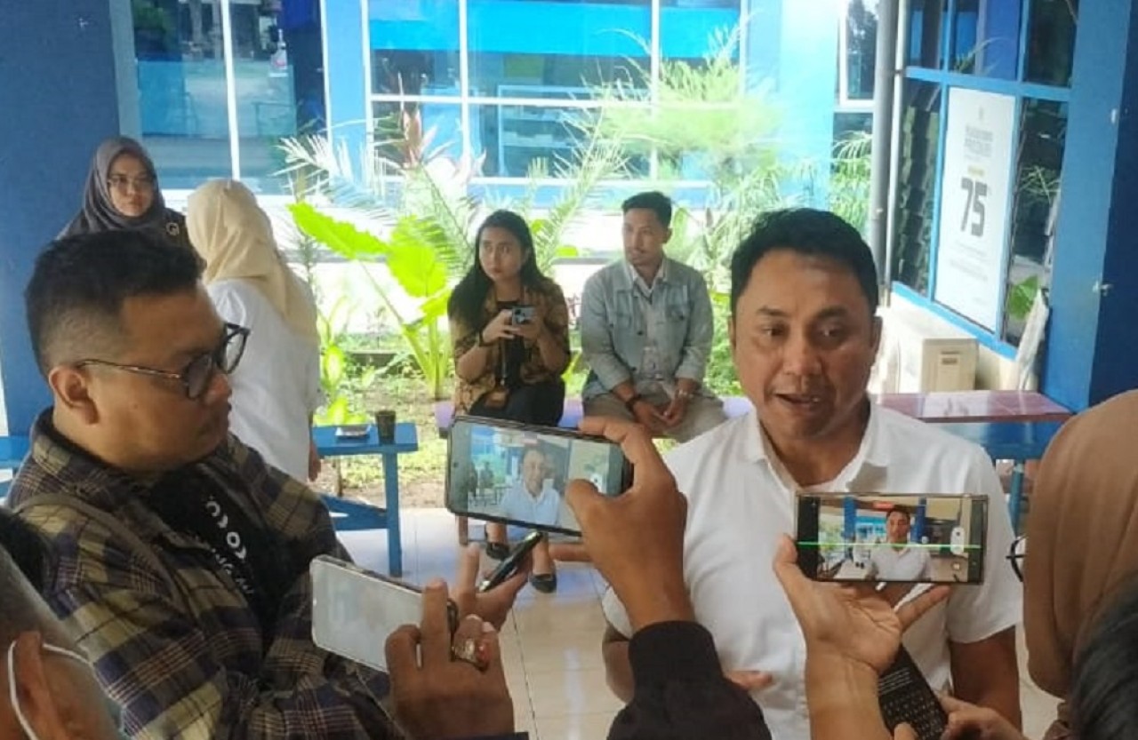 Ketua Stikosa AWS Jokhanan Kristiyono saat memberikan keterangan kepada awak media. (Foto: Haryo Agus/jatimnow.com)