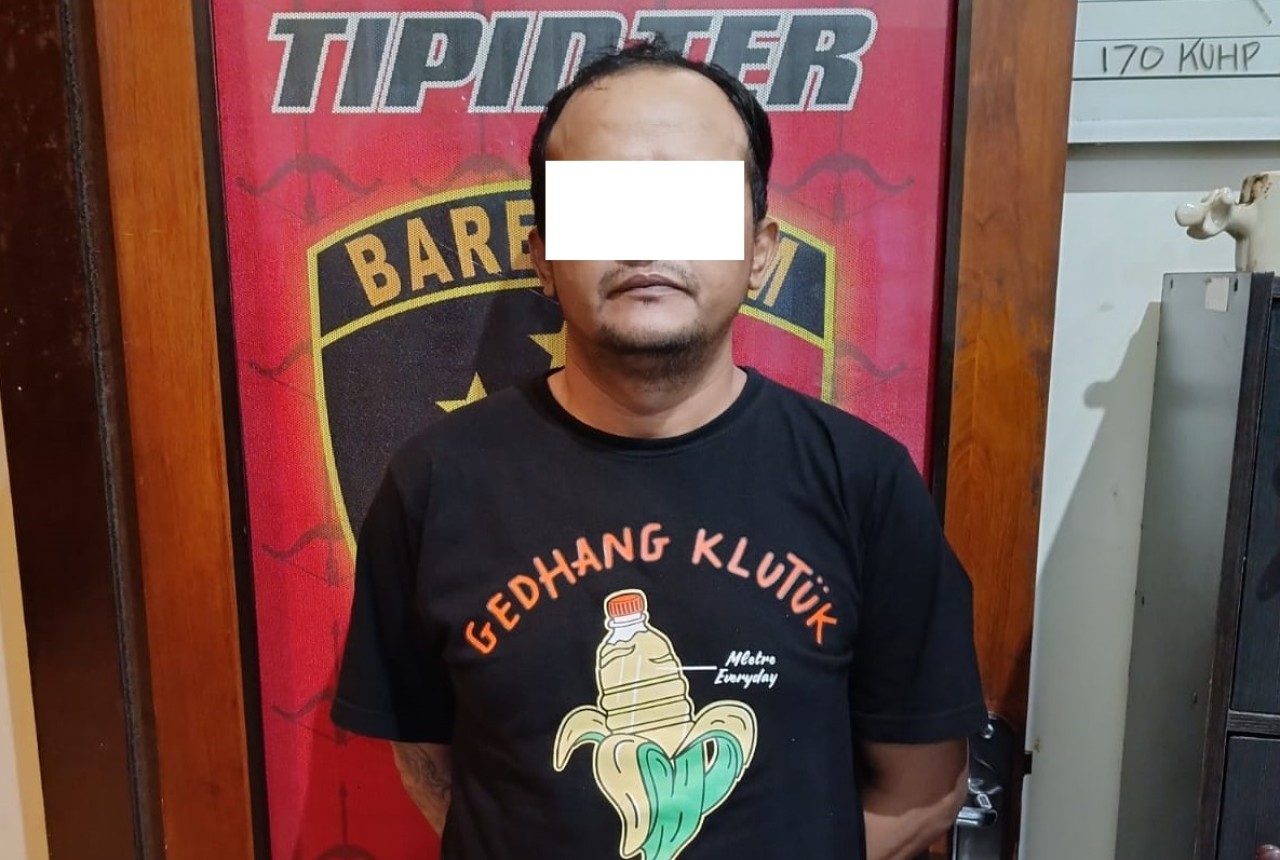 Farhat Bin Said Al Jaidy (42) pelaku pembacokan diamankan polisi. (Foto: Humas Polresta Malang Kota)