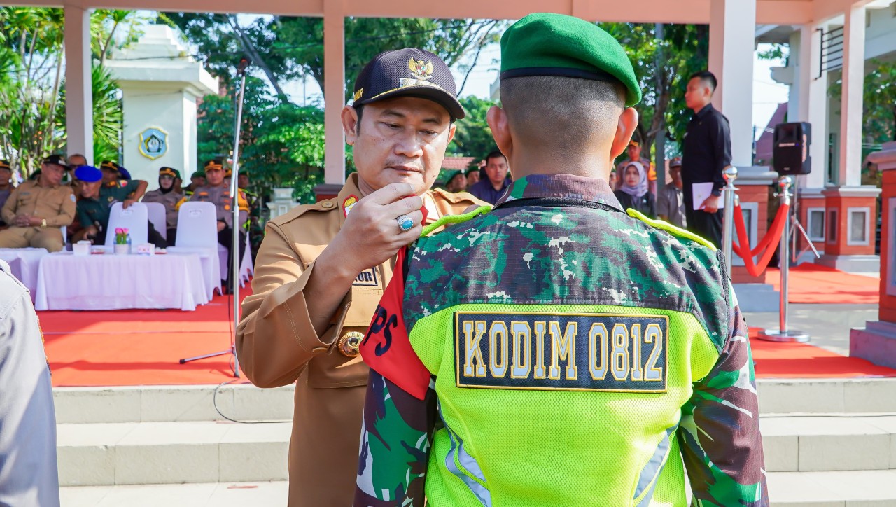 Apel pasukan dan pemberangkatan personel gabungan untuk amankan pemilu 2024 di Lamomgan. (Foto-foto: Humas Pemkab Lamongan for jatimnow.com)