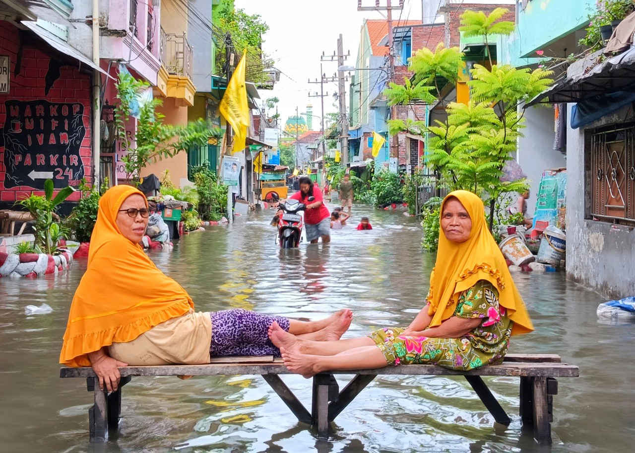 Warga terdampak banjir di Kecamatan Waru, Sidoarjo. (Foto: Ahaddiini HM/jatimnow.com)