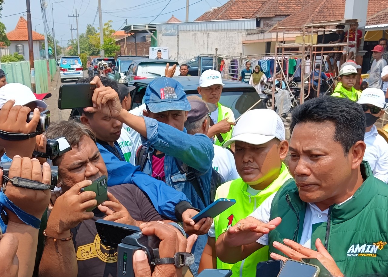 Wakil Bupati Sidoarjo, Subandi saat memberikan keterangan di depan awak media.