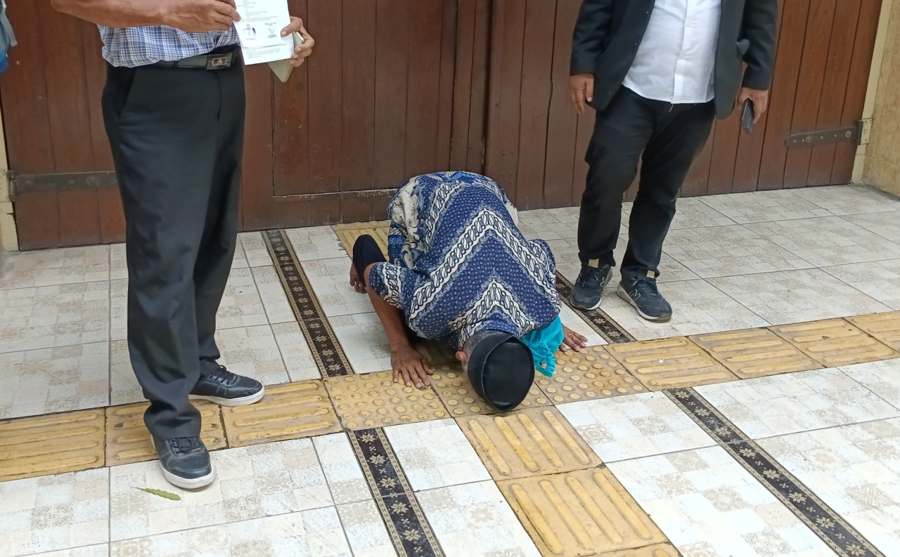 Hakim Vonis Bebas Kakek Suyatno Terdakwa Pencuri Ayam Bu Kades di Bojonegoro