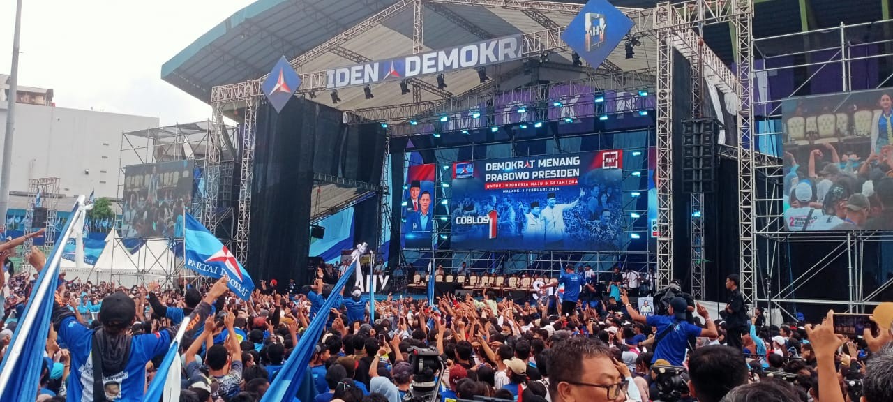 Ribuan massa memadati Stadion Gajayana Malang. (Foto: Gerhana/jatimnow.com)