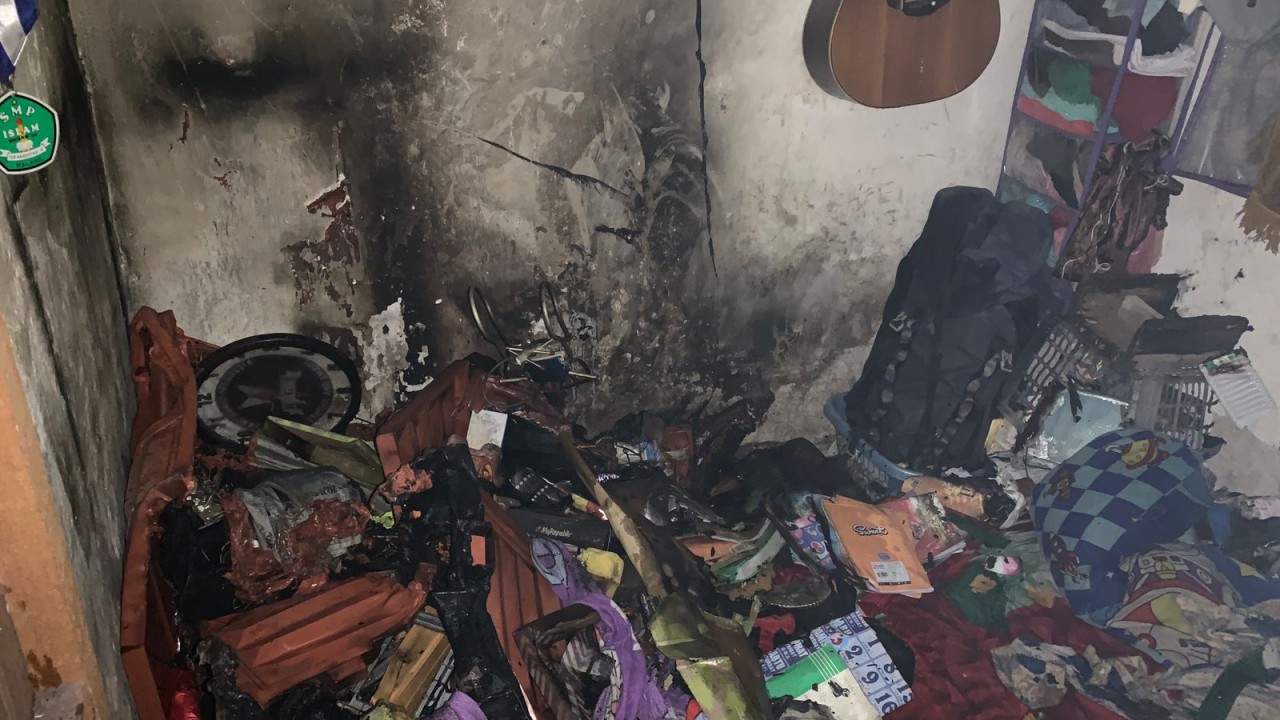 Kebakaran disebabkan kebocoran tabung gas elpiji terjadi di Jalan Genteng I B, Kelurahan Kasin, Kecamatan Klojen, Kota Malang. (Foto: UPT Pemadam Kebakaran Kota Malang)