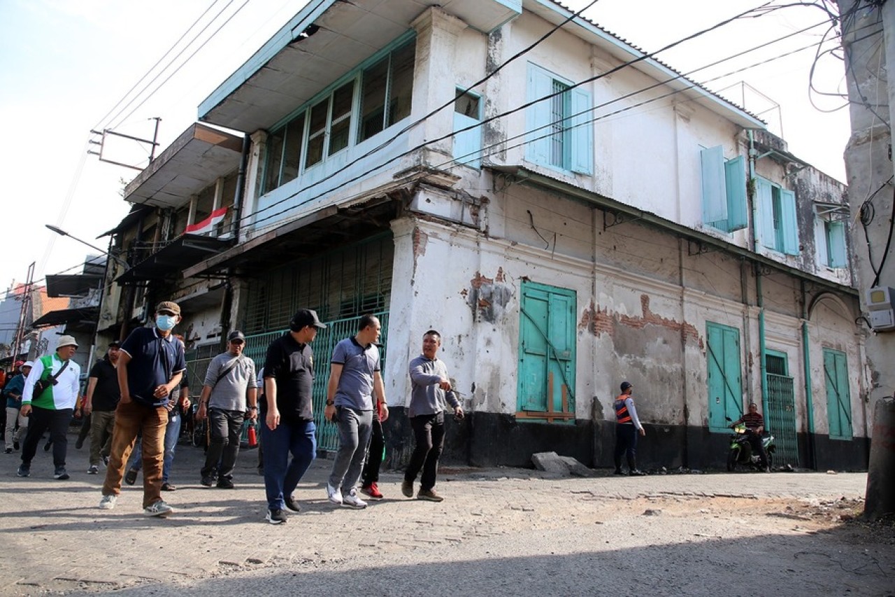 Wali Kota Surabaya Eri Cahyadi saat mengunjungi kawasan Kota Lama Sunan Ampel. (Foto: Humas Pemkot Surabaya for jatimnow.com)