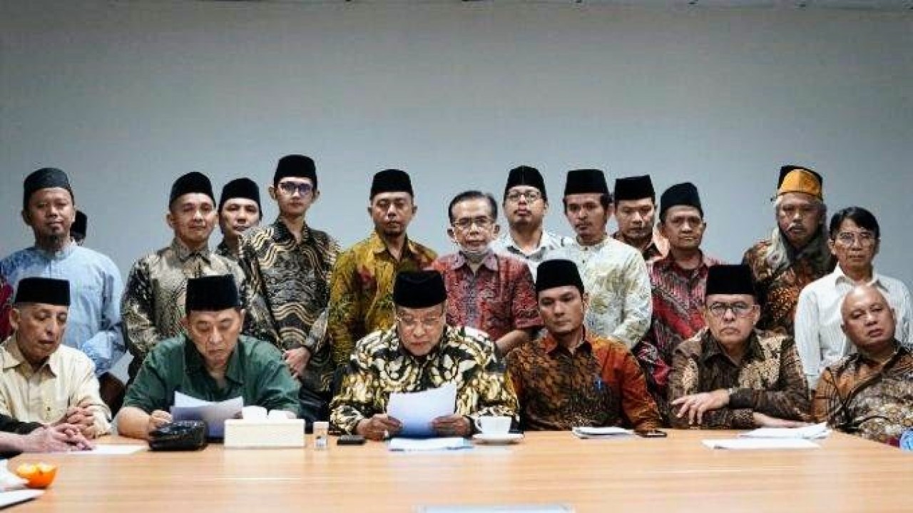 Said Aqil Siradj bersama para ulama anggota LPOI saat membacakan petisi ulama untuk demokrasi dan keadilan sosial. (Foto: dok. LPOI)
