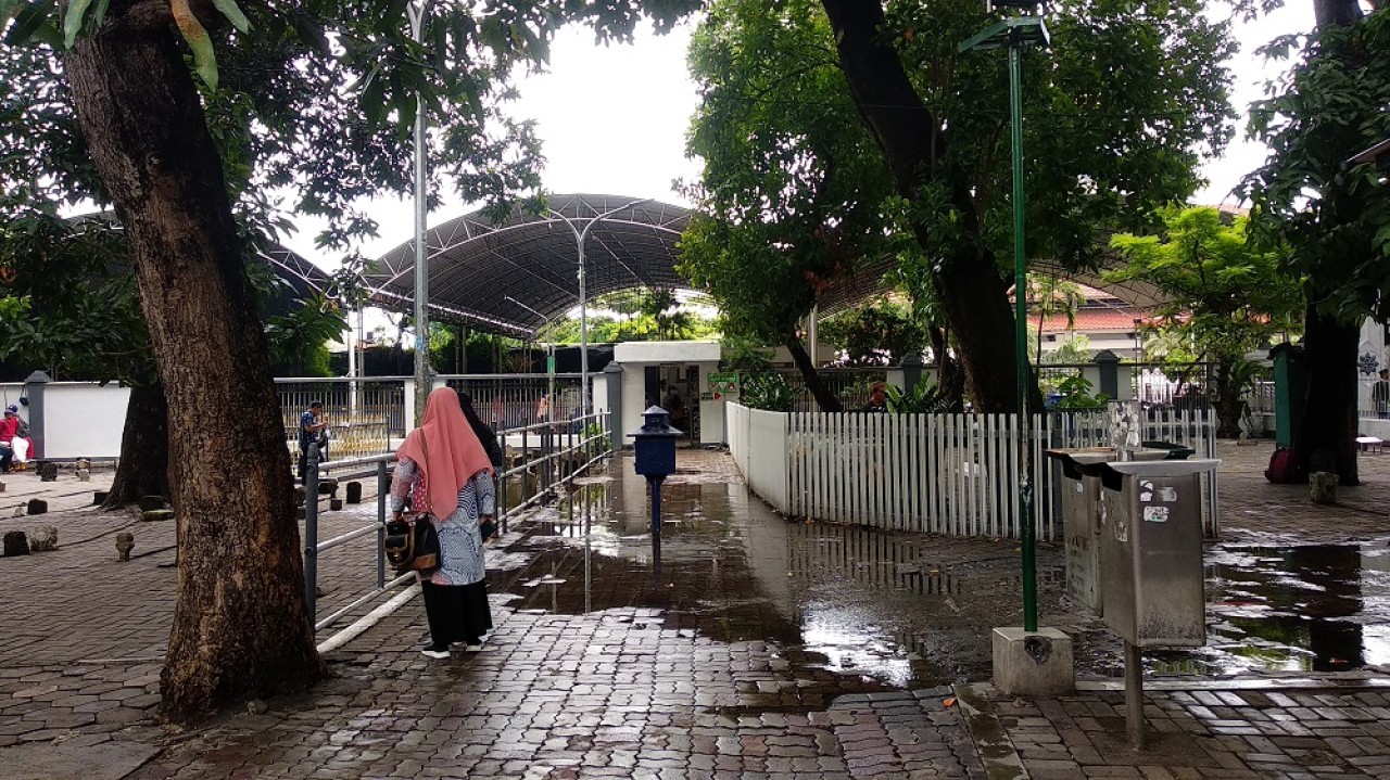 Suasana kawasan makam Sunan Ampel Rabu (7/2/2024). (Foto: Haryo Agus/jatimnow.com)
