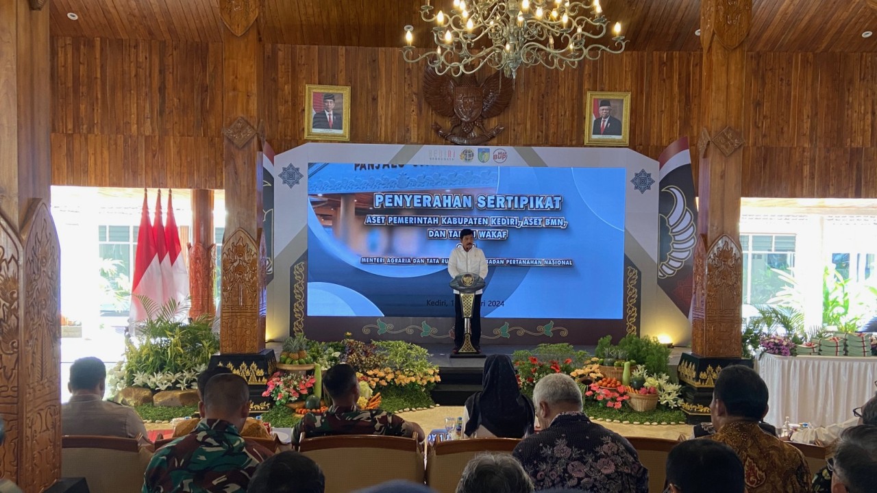 Menteri ATR/BPN Marsekal TNI (Purn) Hadi Tjahjanto saat memberikan sambutan di Pendopo Panjalu Jayati. (Foto: Yanuar Dedy/jatimnow.com)