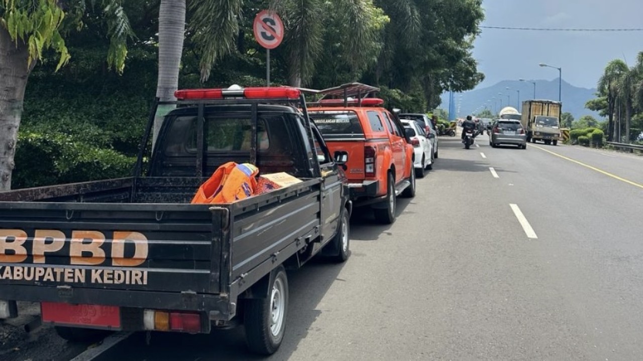 Suasana di jembatan Semampir Kota Kediri. (Foto: BPBD Kota Kediri/jatimnow.com)