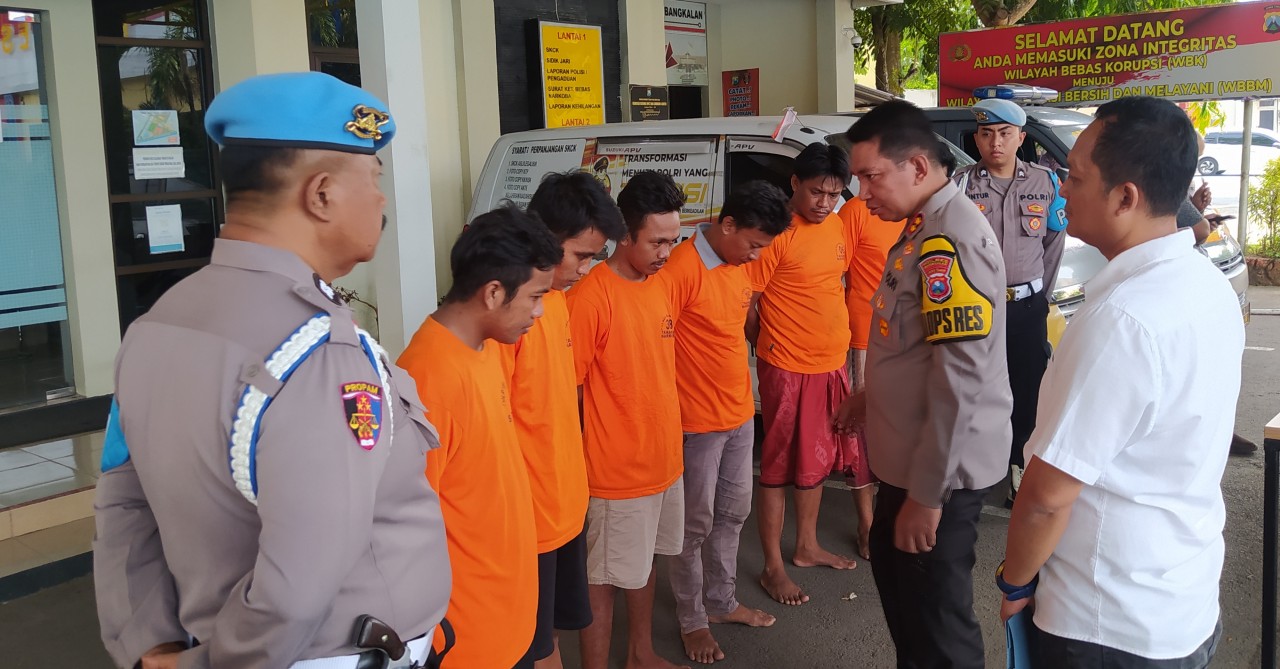 Enam pemuda diamankan Polres Bangkalan saat pesta sabu. (Foto: Fathor Rahman/jatimnow.com)