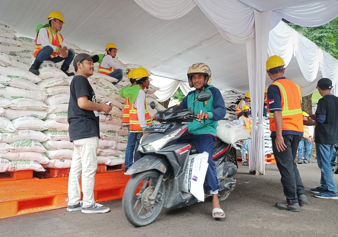 Ribuan Petani Gresik Serbu Paket Murah Pupuk Indonesia 2024