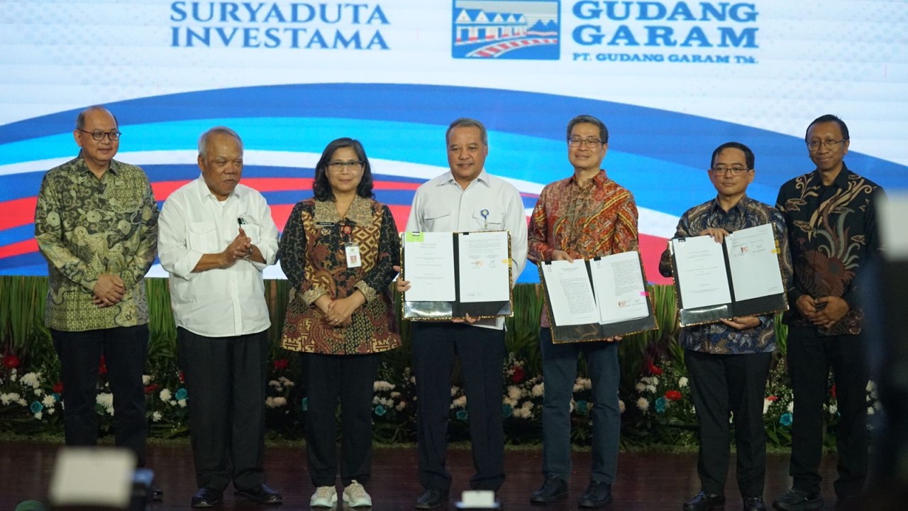 PJ Wali Kota Kediri Zanariah saat hadiri penandatanganan Perjanjian Pengusahaan Jalan Tol (PPJT) di Jakarta. (Foto: Pemkot Kediri/jatimnow.com)