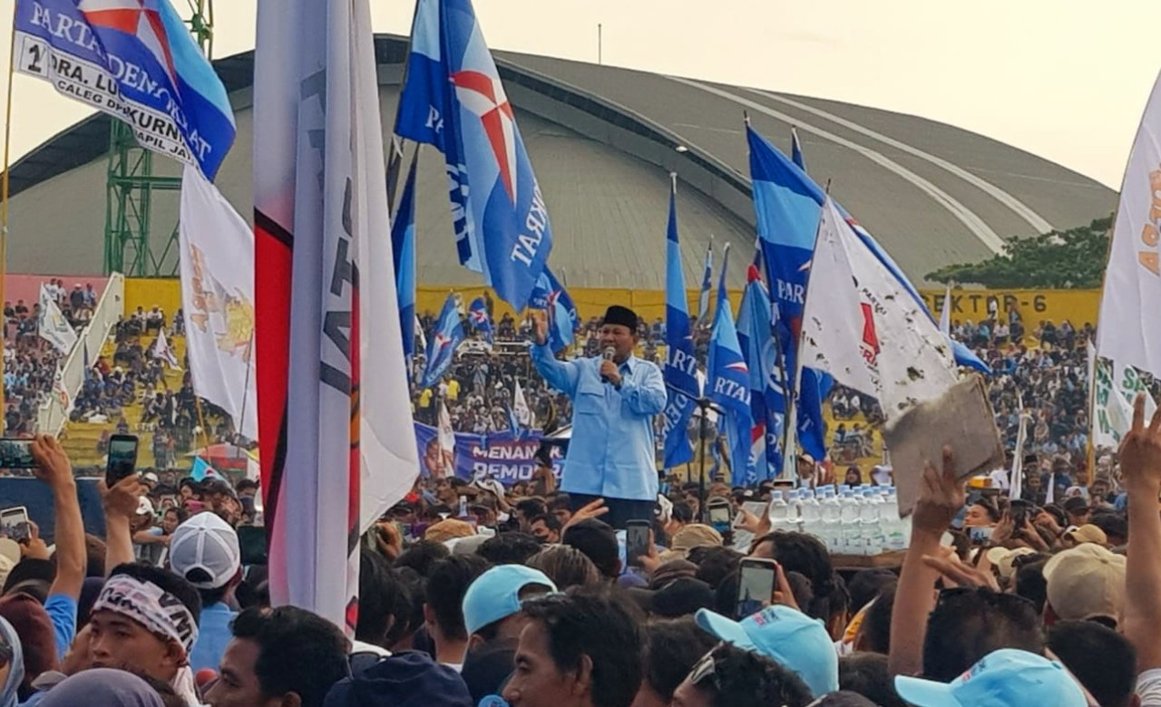 Prabowo Subianto saat pidato di hadapan relawan di GOR Delta Sidoarjo (foto: Gg for jatimnow.com)