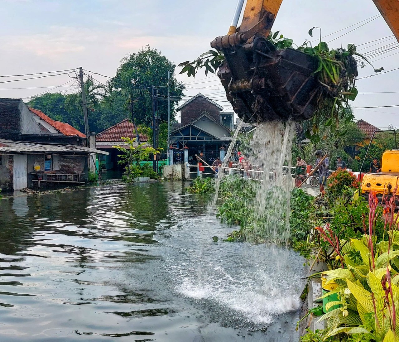 Banjir Desa Trosobo Surut, Normalisasi Sungai Buntung Datangkan 2 Alat Berat