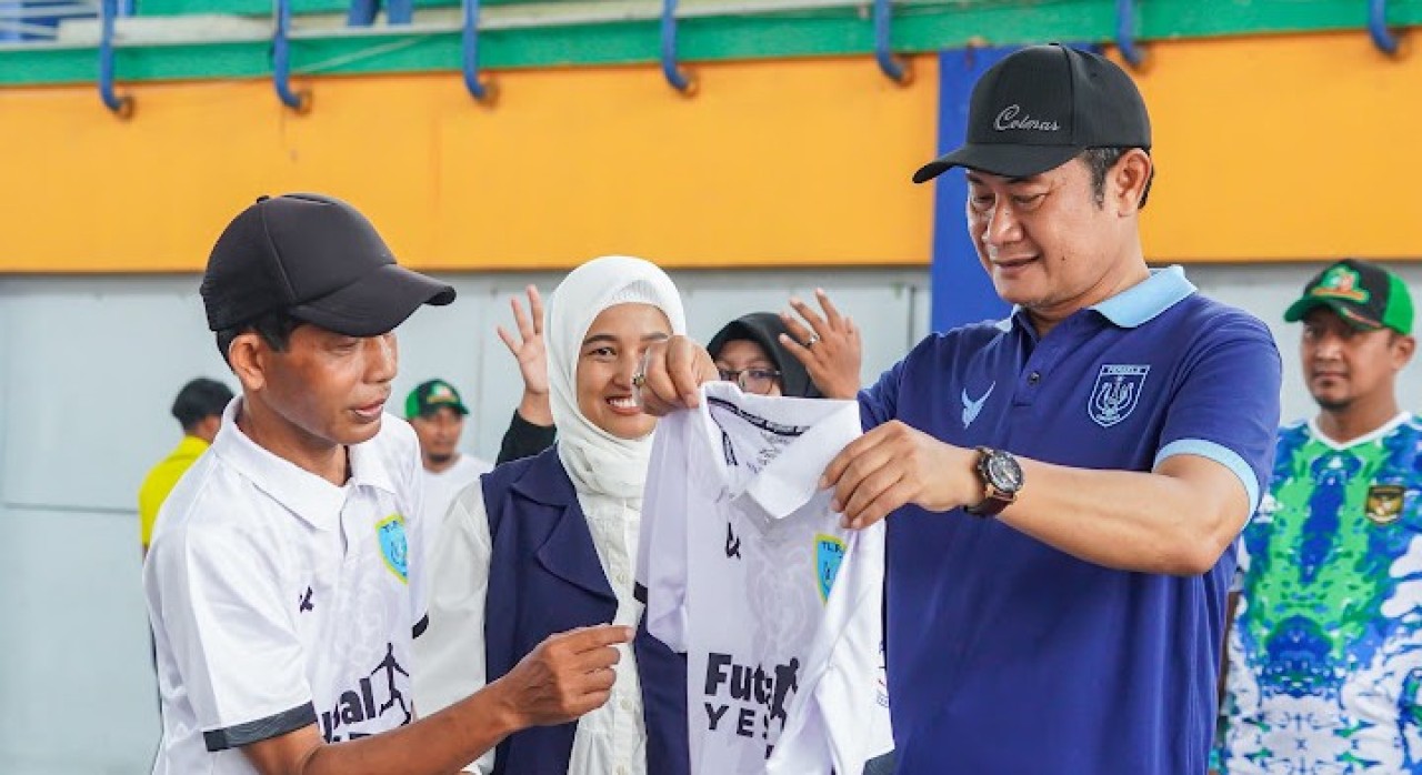 Bupati Lamongan, Yuhronur Efendi saat membuka kegiatan pertandingan persahabatan futsal tunarungu (Foto: Humas Pemkab Lamongan for jatimnow.com)