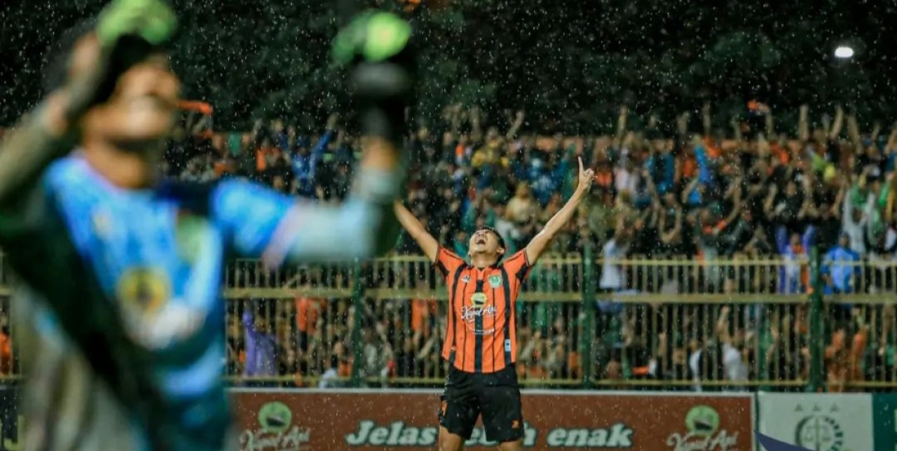 Selebrasi pemain Persibo usai menang adu penalti melawan NZR Sumbersari Malang (Foto: dok. IG Persibo Bojonegoro)