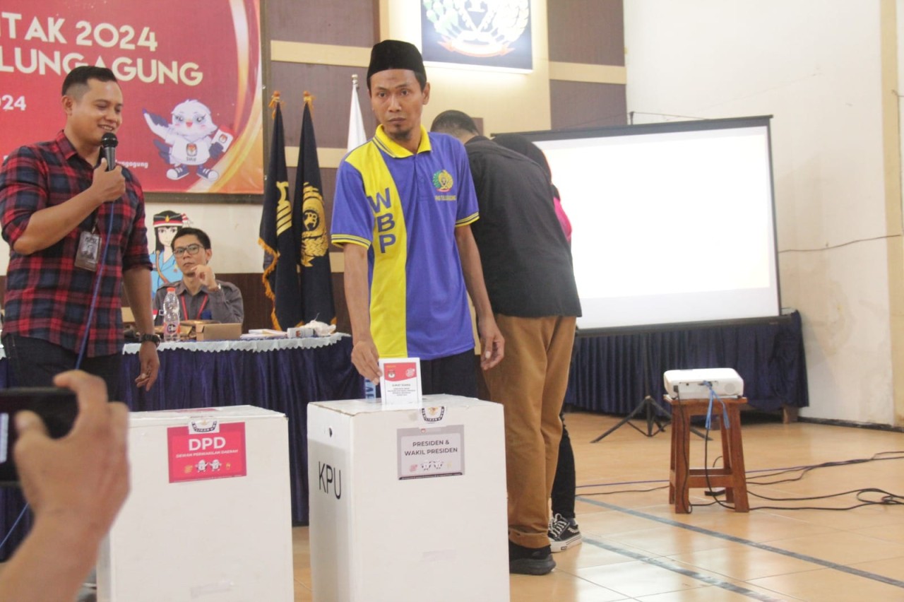 Sosialisasi pemilu di Lapas Tulungagung yang dilakukan KPU. (Foto: Bramanta Pamungkas/jatimnow.com)