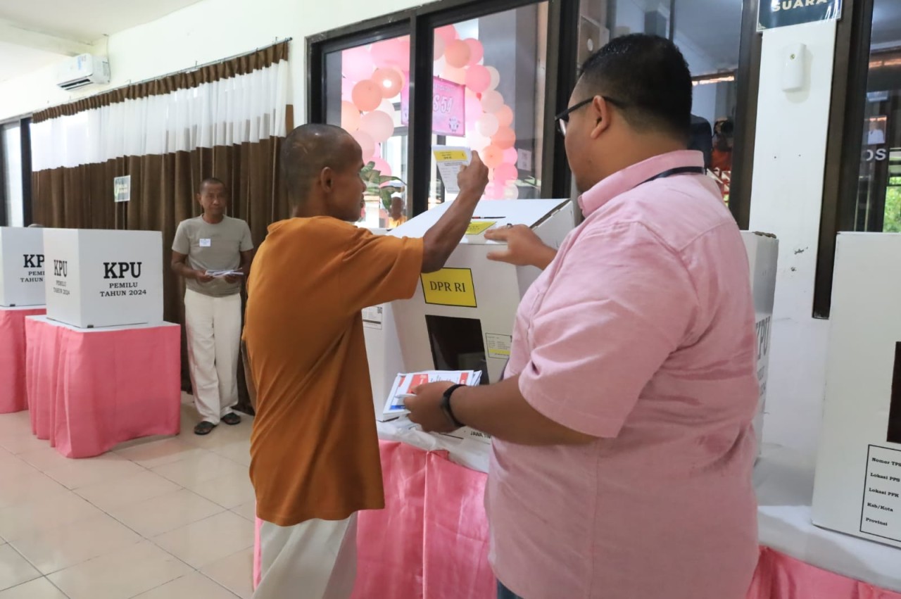 TPS Liponsos Keputih Surabaya Beri Apresiasi Penghuni yang Nyoblos, Apa Itu?