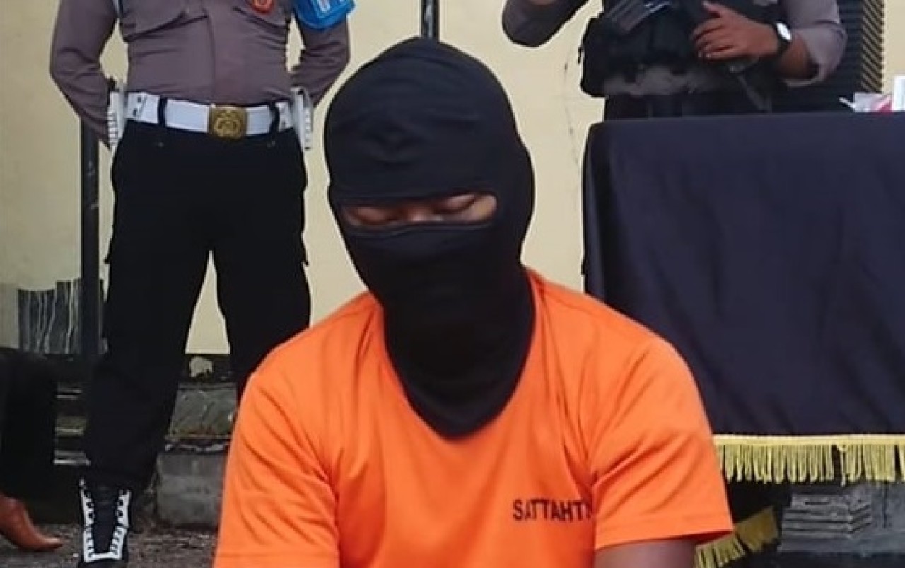 Tersangka pelaku pencabulan terhadap anak tiri di Tulungagung diamankan polisi. (Foto Bramanta Pamungkas/jatimnow.com)