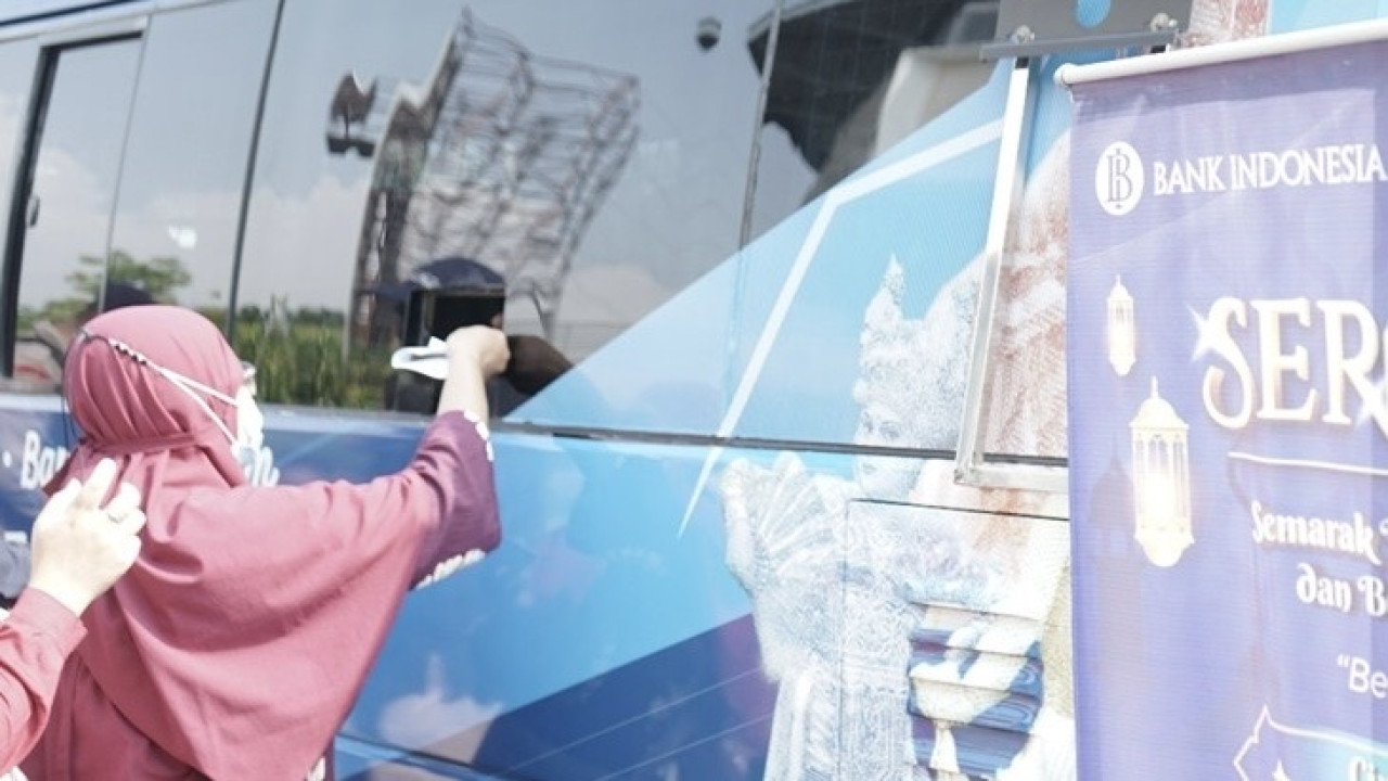 Ilustrasi penukaran uang di kas keliling Bank Indonesia Kediri. (Foto: BI Kediri/jatimnow.com)