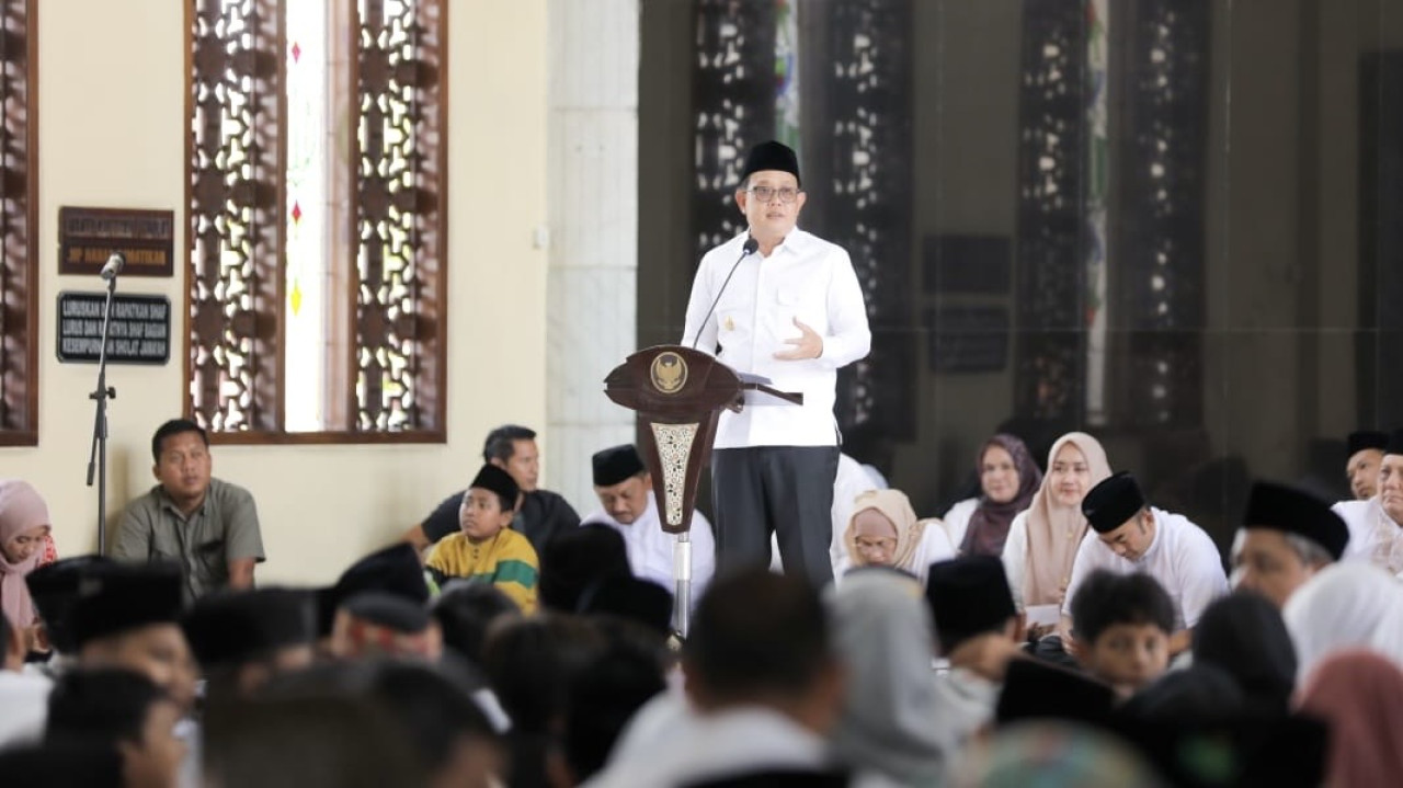 Pj Gubernur Jawa Timur Adhy Karyono dalam Safari Ramadan di Kediri. (Foto: Humas Pemprov Jatim/jatimnow.com)