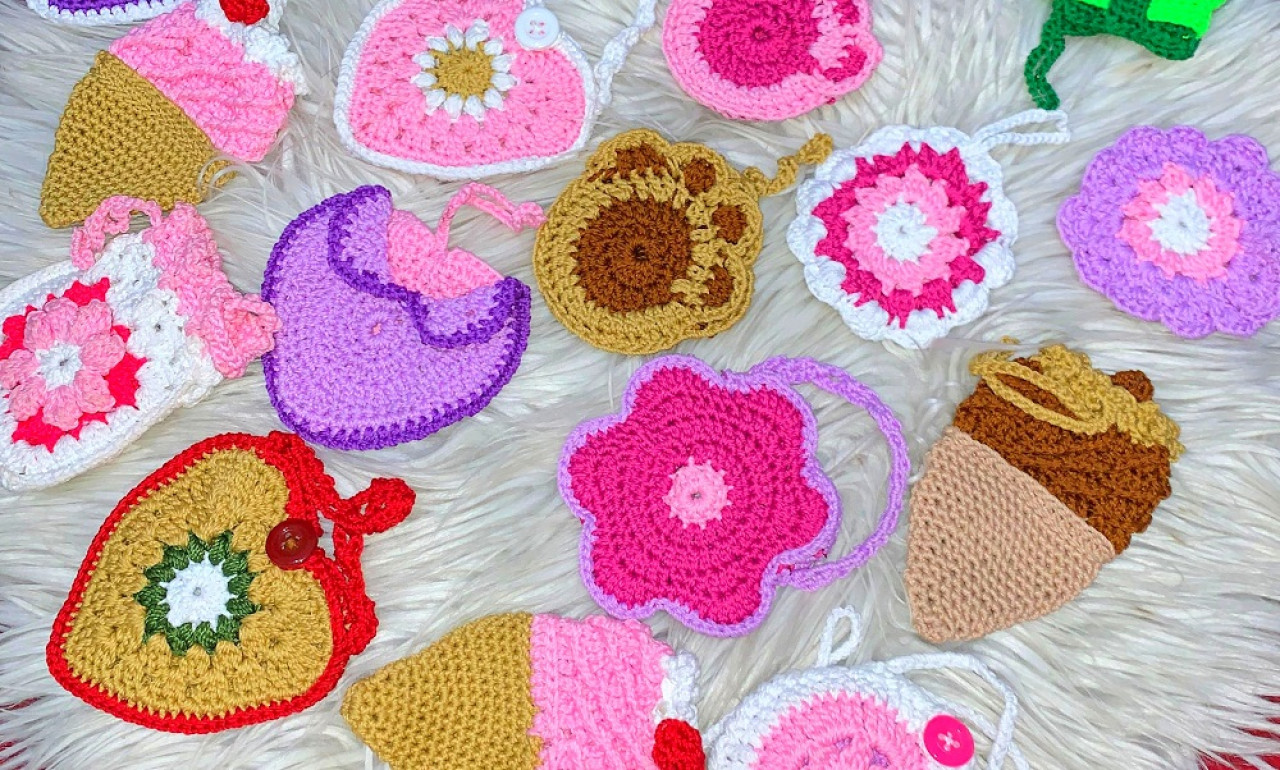 Amplop lebaran rajut karya Tina Laksmi, warga Sidoarjo. (Foto: Ahaddiini HM/ jatimnow.com)